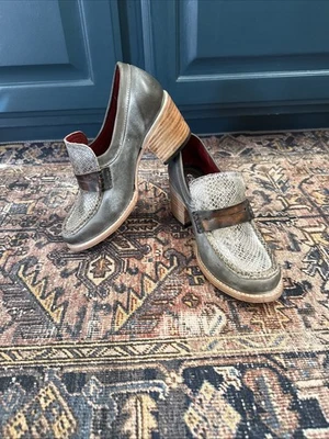 Zapatos mocasines para mujer FreeBird Chevelle 8 grises de cuero de piel de serpiente de moda Foto 1 de 4