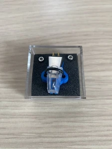 Rega Elys 2 Moving Magnet Cartridge 2 -Year-Old with Original Fixing Bolts - Picture 1 of 5