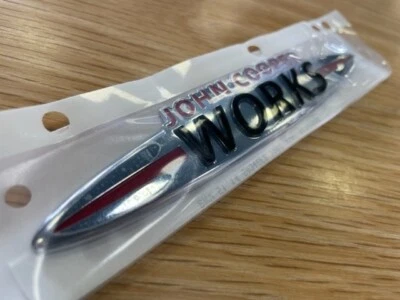 ORIGINALE MINI JCW F56 GRIGLIA ANTERIORE DISTINTIVO P/N 51.11.5.A34.6F8 - Immagine 1 di 4