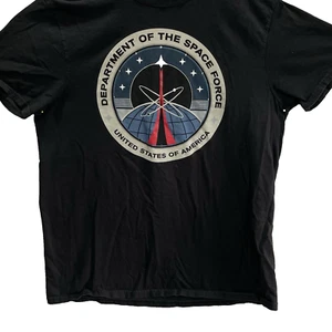 Space Force T- Shirt Men L Black Logo Dept of U.S. Cotton Netflix Free Shipping - Picture 1 of 4