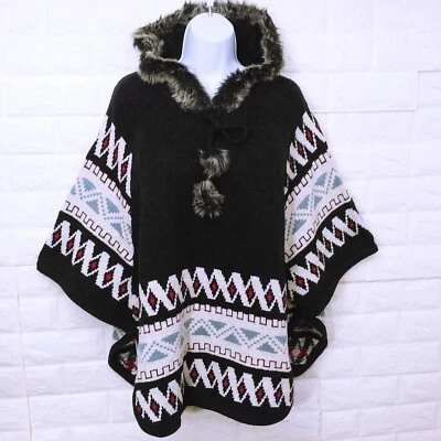 Nuevo con etiquetas Poncho American Rag 'Park City' Prendas de Punto OX/1X Imitación Borde Capucha Azteca Carbón Foto 1 de 4