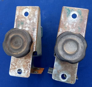 Pair of Land Rover Early Series 2 58-60 Vent Flap Control - Twist Knob Type Rare - Picture 1 of 9
