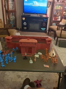 Marx Sears Fort Apache Spielset #59841 Originalverpackt - Bild 1 von 21