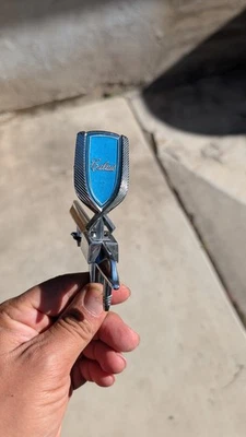 Oldsmobile Cutlass 1978 1979 1980 capó de pie adorno emblema GM azul Calais  Foto 1 de 4