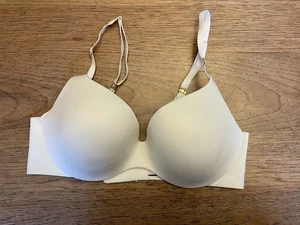 Victoria's Secret Pure White Logo 36DDD Incredible Perfect Shape Push Up Bra VS - Picture 1 of 2