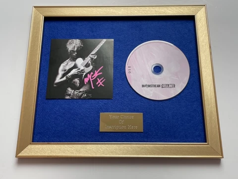 🎶💿⭐️SIGNED/AUTOGRAPHED MACHINE GUN KELLY - MAINSTREAM SELLOUT FRAMED CD🎶💿 ⭐️ Cover