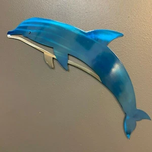 Arte de pared de metal delfín L decoración Skilwerx 22 x 10 océano vida náutica playa - Imagen 1 de 5