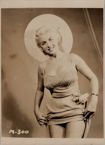 Vintage Risque Photo Woman Lifted Skirt Pose Artistic 1940s - Picture 1 of 3