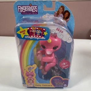 Fingerlings Bebé Unicornio SKYE Rosa con Cola de Melena Arco Iris 40+ Sonidos - Imagen 1 de 6