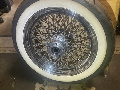 Rueda trasera Harley 16x3" 80 radios trenzados 1" rodamientos 1999-07 Touring o Softails Foto 1 de 4