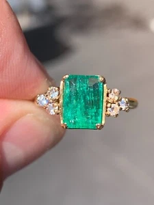 18ct gold diamond natural emerald ring - Picture 1 of 9