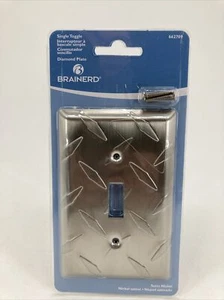 Brainerd Diamond Plate Single Toggle Cover Plate Satin Nickel 662709 - Picture 1 of 2