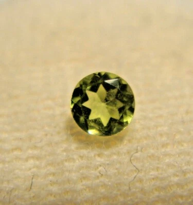 Peridot Round Cut 4 mm Gemstone 0.40 Carats Natural Gem - Image 1 of 3