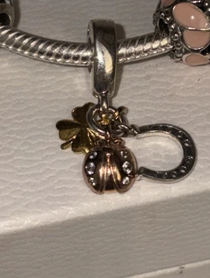 Pandora Herradura Trébol Ladybug Tricolor Cuelga Dije #798717C01 Foto 1 de 4