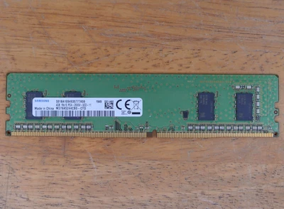 Samsung 4 GB 1Rx16 DDR4 DIMM PC4-2666V-UC0-11 - Image 1 of 2