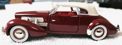 Signature Models - 1937 Cord 812 Supercharged (#32112) 1:32 Scale Die-Cast Car - Image 1 of 4
