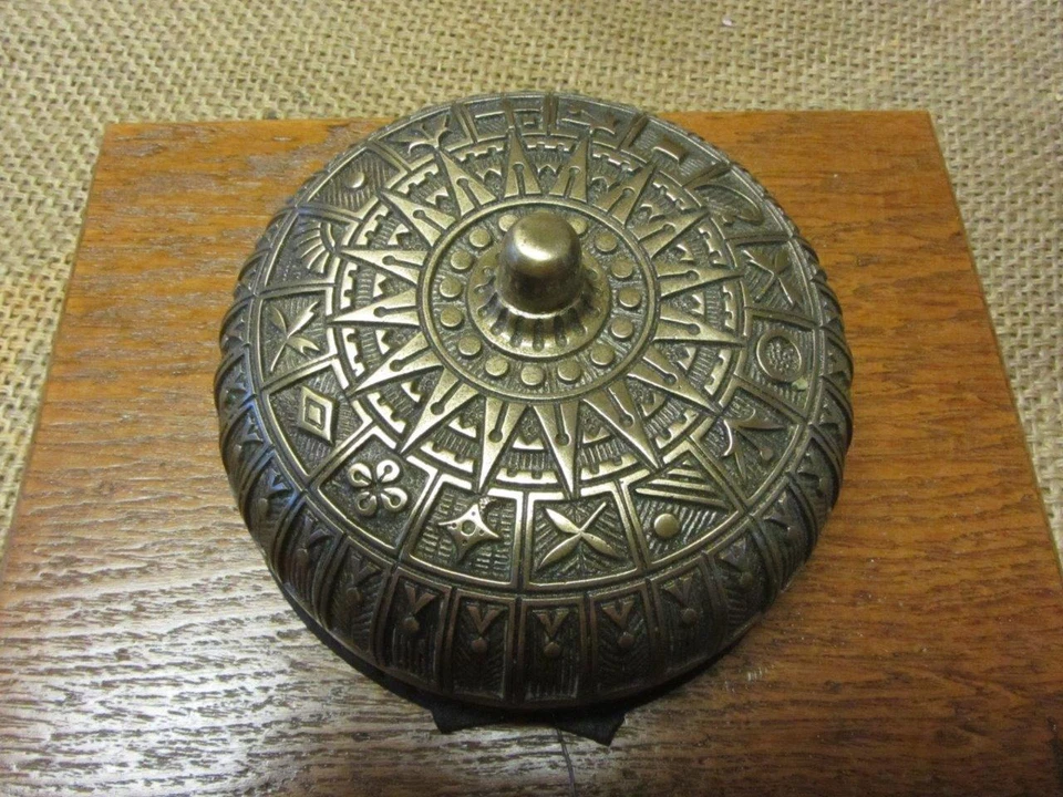 Vintage Ornate Brass Bell Antique Old Iron Box Door Boxing Fire Bells 9844 - Image 1 of 1