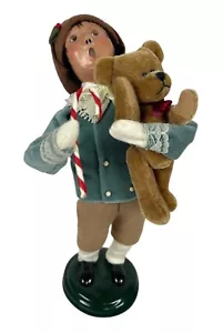 Byers Choice 2000 niño con oso de peluche y bastón de caramelo niño con juguete - Imagen 1 de 5