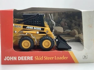Ertl 5790 John Deere Skid Steer Loader, 1:32 Scale - Picture 1 of 3