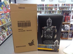 Hot Toys TMS104 Star Wars IG-12 con figura Grogu escala 1/6 - Imagen 1 de 8