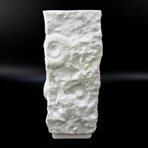Kaiser Porzellan Vase Bisquitporzellan OP ART Vintage Muschel-Relief Vintage - Bild 1 von 5