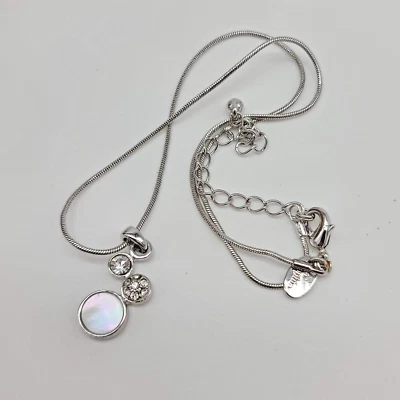 Collar Lia Sophia SIZZLE 15-18" Tono Plateado Madreperla y Cristal Corte Transparente Foto 1 de 4