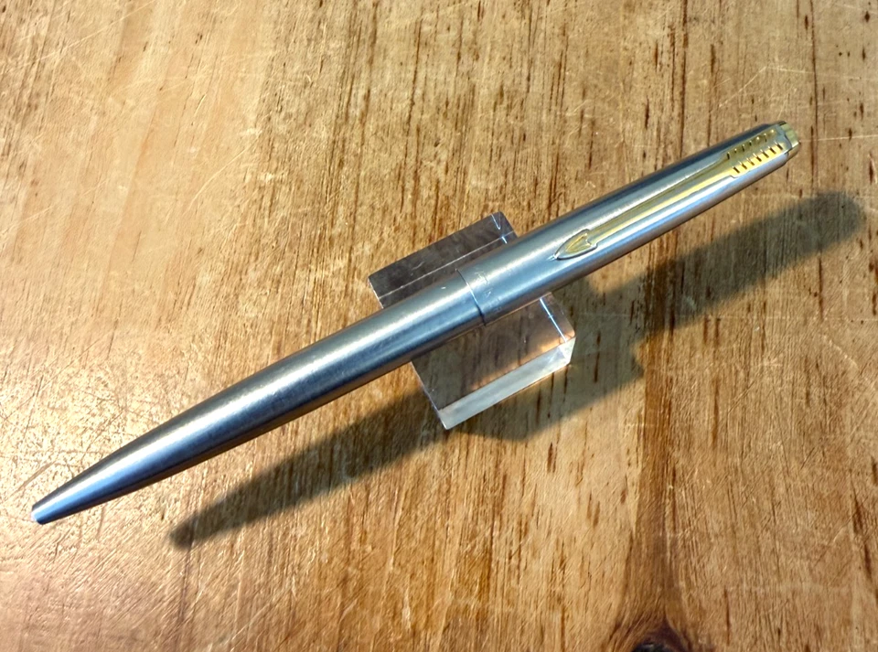 1970s Parker 45 flighter cap action ball pen, Gold clip and top tassie.  GREAT! - Image 1 of 4