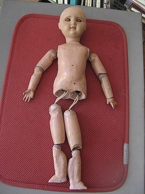 ++"535.22"  POUPEE ANCIENNE EN COMPOSITION ET BOIS  A RESTAURER  "YEUX DORMEURS" - Photo 1/4