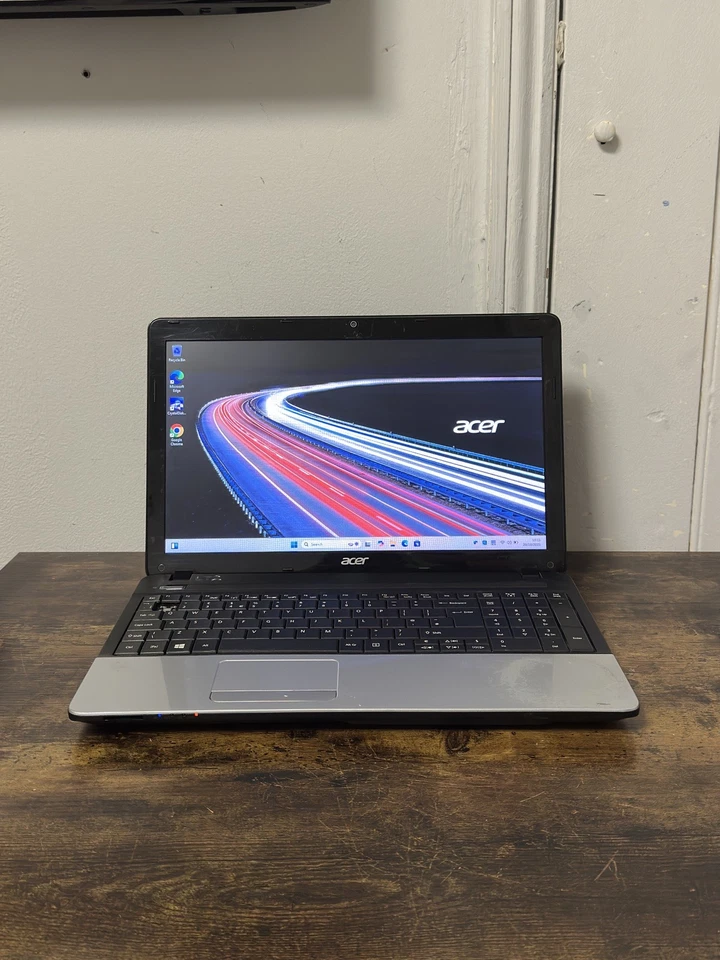 ACER TRAVELMATE P253 INTEL CORE i5 4GB 320GB HDD WIN 11 Pro OFFICE2010 PRO  - Image 1 of 4