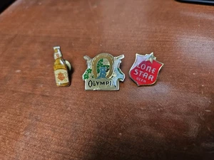 VINTAGE 1980 OLYMPIA BEER GOOD LUCK HUFEISEN METALL ANSTECKNADEL + 2 LONE STAR PINS - Bild 1 von 3