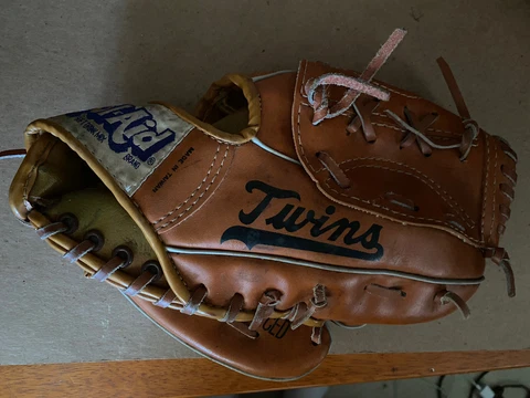 Minnesota Twins Kool - Aid Kirby Puckett Child Size Souvenir Baseball Glove Cover