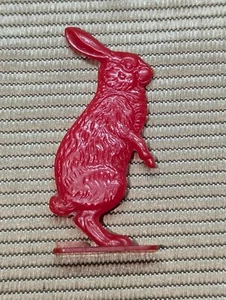 VINTAGE CRACKER JACK TOYS HARD Red PLASTIC RABBIT (Bw)3 - Picture 1 of 3