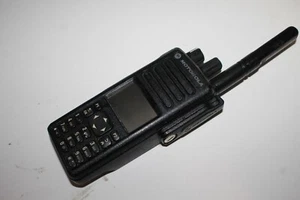 Motorola XPR7550 XPR 7550 UHF Radio (No Battery) - Zdjęcie 1 z 2