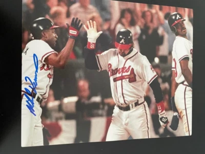 Foto 8x10 firmada por Mike Devereaux de los Bravos WCOA Foto 1 de 3