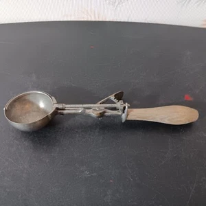 Gilchrists No. Vintage Cuchara de helado con mango de madera 31 - Imagen 1 de 10