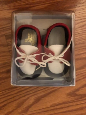 可爱...复古婴儿鹿红色白色和蓝色皮革婴儿鞋 2 码 — 第 1/4 张图片