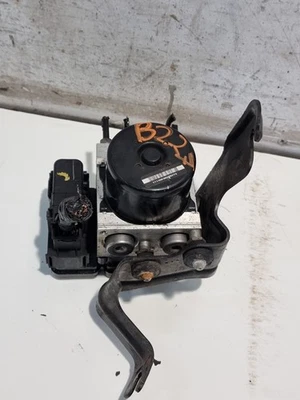 Unidad de módulo de control y bomba ABS Jeep Patriot ECU 2,0 diésel 2008 OEM P05105591AG Foto 1 de 4