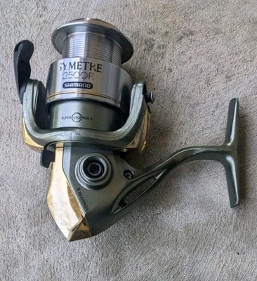 Shimano Symetre 2500 FI Spinning Reel For Parts/Repair - Image 1 of 4