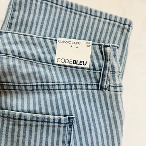 NEW Code Bleu Classic Capri Women Sz 18W Jeans Railroad Stripe All Day Flex NWT - Picture 1 of 8