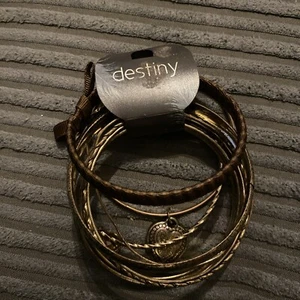 8 Destiny Bracelets New - Picture 1 of 10