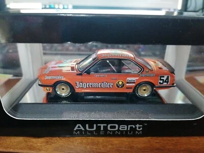 AutoArt 1/43 Code3 by FPM - BMW 635 Jagermeister #54 Schauinsland 1984 Schimpf - Immagine 1 di 3