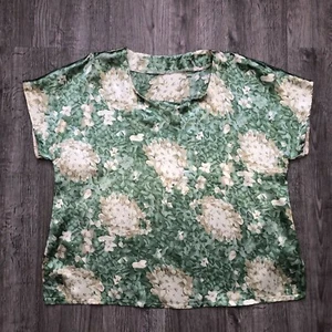Vintage Light Green Sage Ivory Cream White Hydrangea Blooms Floral S/S Silky Top - Picture 1 of 3