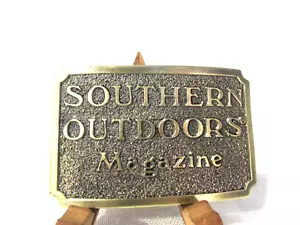 Revista Southern Outdoors 1982 de colección edición limitada Hebilla de cinturón de latón hecha en EE. UU. - Imagen 1 de 4