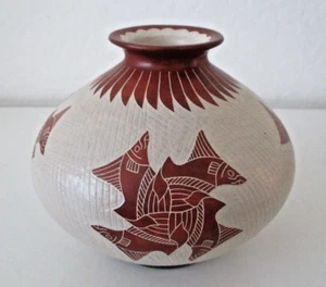 Mata Ortiz Mexico Seed/Water Pot Pottery 6” x 5” Fish Motif Scored Glaze Vtg Z2 - Picture 1 of 10