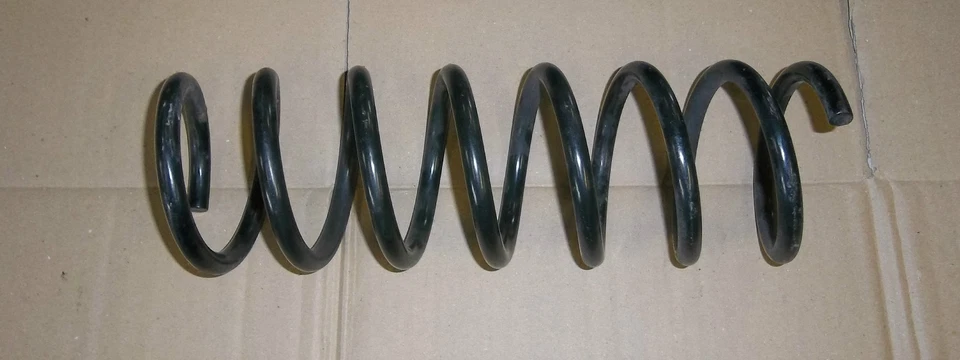 Ressort hélicoïdal de suspension arrière FORD C-MAX 2007-2010 - Photo 1/1