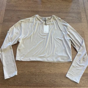 Bumpsuit Oat Beige X-SMALL The Cloud Long Sleeve Crop Tee Maternity NWT 307 - Picture 1 of 4