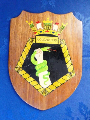 VINTAGE HMS COURAGEOUS SHIP CREST PLAQUE HAND MADE/PAINTED REDUCING COLLECTION - Image 1 of 2