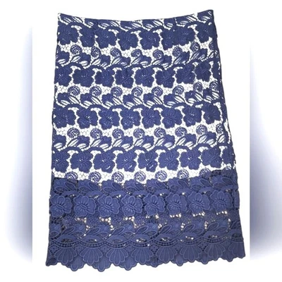 Falda lápiz de encaje floral azul oscuro Rebecca Minkoff. 8 Foto 1 de 4