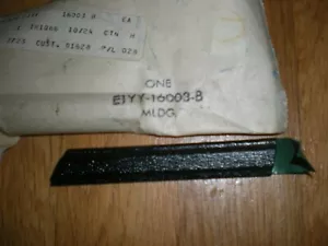 NOS 1981 Mercury Lynx Front Fender Moulding RH E1YY-16003-B - Foto 1 di 1
