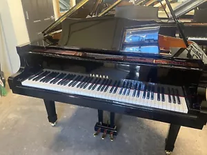 YAMAHA C2 GRAND PIANO - PRISTINE - Picture 1 of 7